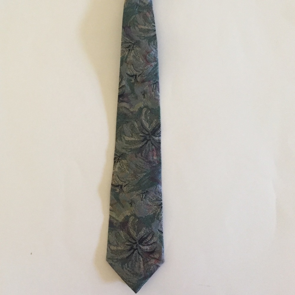 x'Andrini X-long tie.